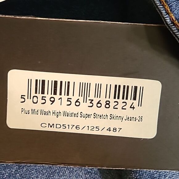 Pretty Little Thing-High Waisted,Distressed,Stretchy Skinny Jeans, Size 26, NWT - Picture 8 of 8